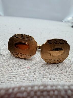 Gold-Tone Oval Inset Cuff Links - Classic Men's Accessory